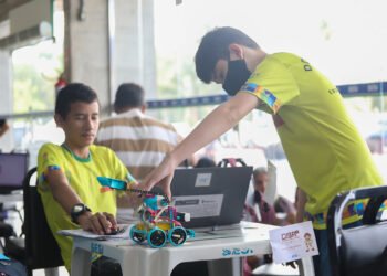 Estudantes da rede municipal de Manaus disputam fase estadual da Olimpíada Brasileira de Robótica