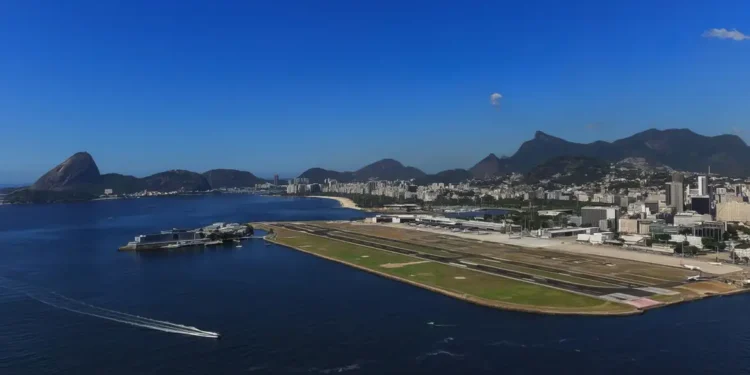 Avião derrapa no Santos Dumont e voos são cancelados
