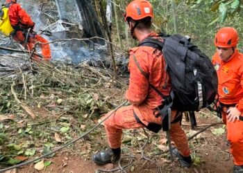 Quatro pessoas morrem em queda de helicóptero no Rio de Janeiro