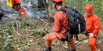 Quatro pessoas morrem em queda de helicóptero no Rio de Janeiro