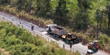 Prefeitura de Manaus avança com pavimentação de ramal e melhora acesso para moradores e produtores no km 15 da BR-174