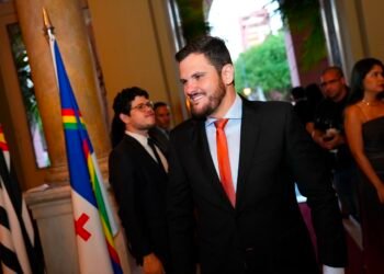 Prefeito Renato Junior destaca construção de Justiça próxima ao povo durante abertura do XXI Consepre no Teatro Amazona