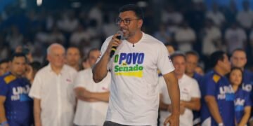 Wilson Lima dá início a campanha com adesivaço em três pontos de Manaus