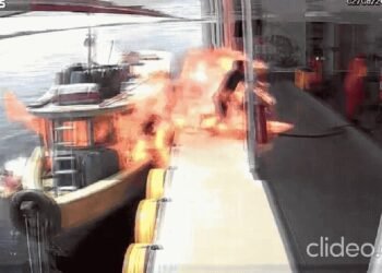 Barco explode em posto flutuante no Amazonas