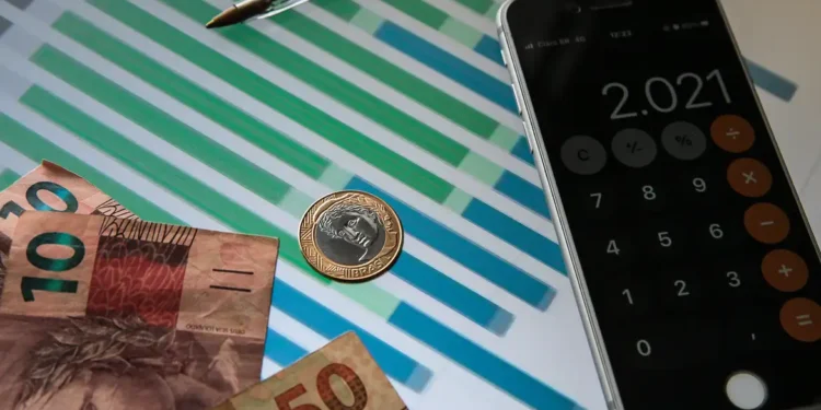 Mercado reduz expectativa da Selic para 13,75% em 2026