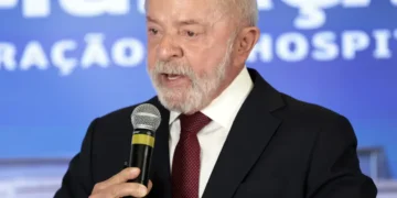 Lula diz a Trump que motivos para tarifas contra o Brasil não têm fundamento