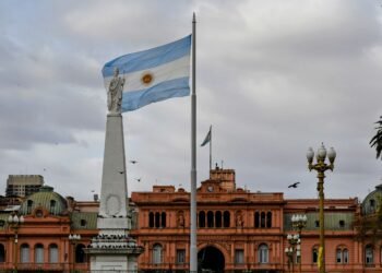 Mobilizações levam Milei a recuar sobre estrangeirização de terras na Argentina