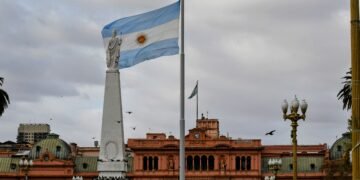 Mobilizações levam Milei a recuar sobre estrangeirização de terras na Argentina