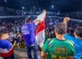 Roberto Cidade apresenta Hospital do Idoso durante caminhada na Compensa