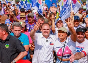 Roberto Cidade destaca proposta de expansão da UEA durante passagem por municípios do Médio Solimões