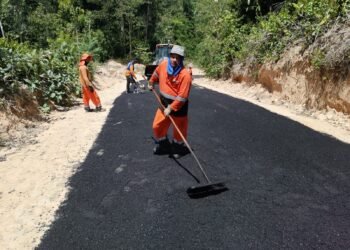 Prefeitura de Manaus pavimenta ladeira do ramal União com 80 toneladas de asfalto e transforma acessibilidade da via