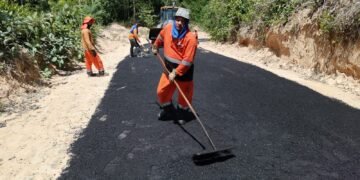 Prefeitura de Manaus pavimenta ladeira do ramal União com 80 toneladas de asfalto e transforma acessibilidade da via