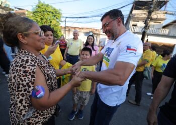 Recebido por um rio de gente no Educandos, Wilson Lima agradece carinho e destaca entregas de sua gestão