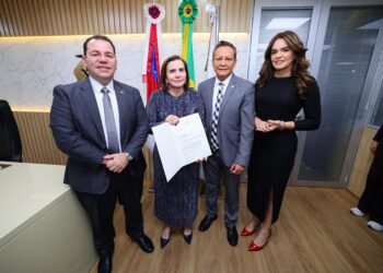 Presidente do TCE-AM apresenta PL à Aleam para regular data-base dos servidores da Corte de Contas