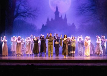 Após sucesso de estreia, “A Família do Assombro” volta ao Teatro Amazonas