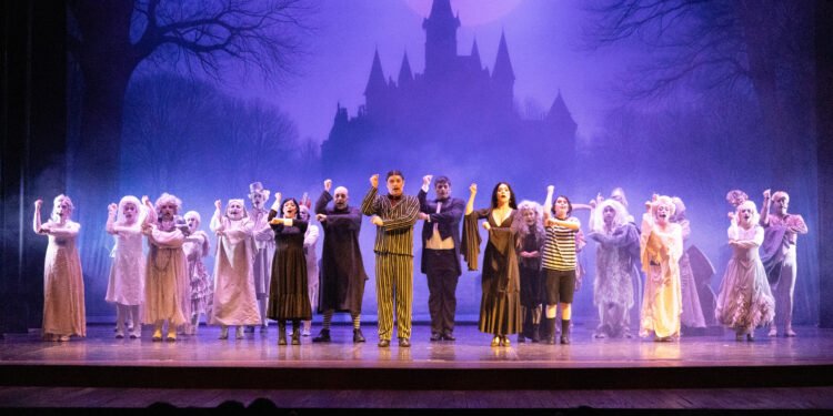 Após sucesso de estreia, “A Família do Assombro” volta ao Teatro Amazonas