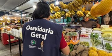 Ouvidoria-Geral do Município participa de ação de escuta ativa com permissionários na Feira do Parque 10