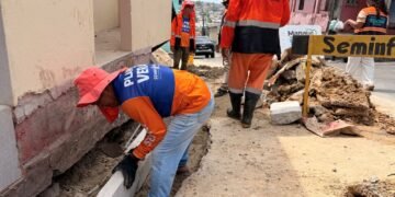Prefeitura de Manaus recupera drenagem no Zumbi dos Palmares e combate pontos de alagamento na zona Leste