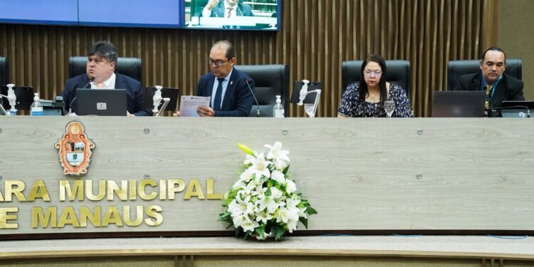 Projeto que prevê câmeras em veículos de transporte escolar avança na Câmara Municipal de Manaus