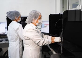 Prefeitura de Manaus apresenta experiência na automação do diagnóstico parasitológico em congresso nacional em Santa Catarina