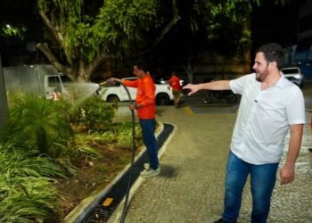 Prefeito Renato Junior amplia irrigação de árvores em Manaus durante período de calor extremo