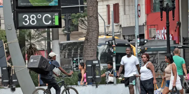 Inmet faz alerta para onda de calor em oito estados do país
