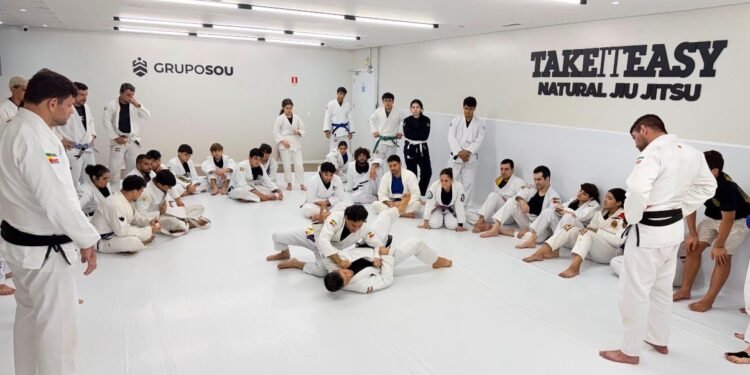 Muito além do tatame: jiu-jitsu transforma comportamento e autoestima de alunos em Manaus