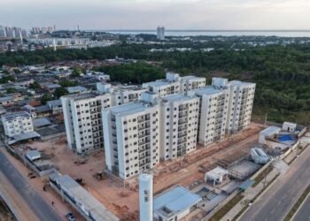 Verão em Manaus impacta ritmo de obras e beneficia construção civil