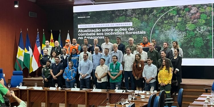 Queimadas no AM: Governo envia 16 aviões, tropas e Força do SUS para conter incêndios