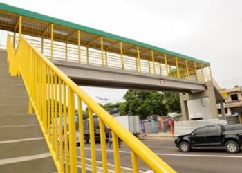 Prefeito Renato Junior entrega passarela na avenida Torquato Tapajós utilizada diariamente por 4,5 mil pessoas e confirma elevadores para garantir acessibilidade a PcDs