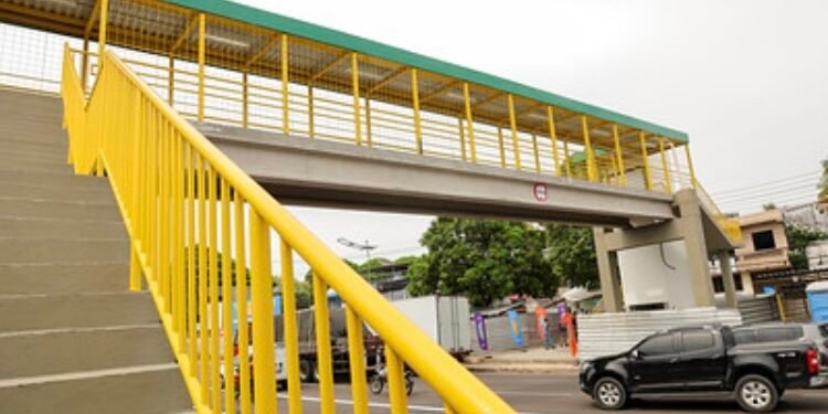 Prefeito Renato Junior entrega passarela na avenida Torquato Tapajós utilizada diariamente por 4,5 mil pessoas e confirma elevadores para garantir acessibilidade a PcDs
