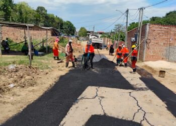 Prefeitura de Manaus recupera pavimento da travessa 33, no Lírio do Vale