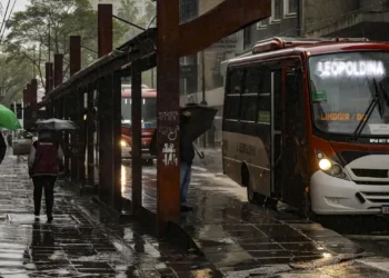 Tempo fica chuvoso em grande parte do país nesta segunda-feira