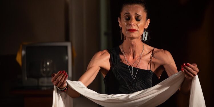 Festival de Teatro da Amazônia encerra 20ª edição neste domingo com ‘Antígona Travesti’ no Teatro Amazonas