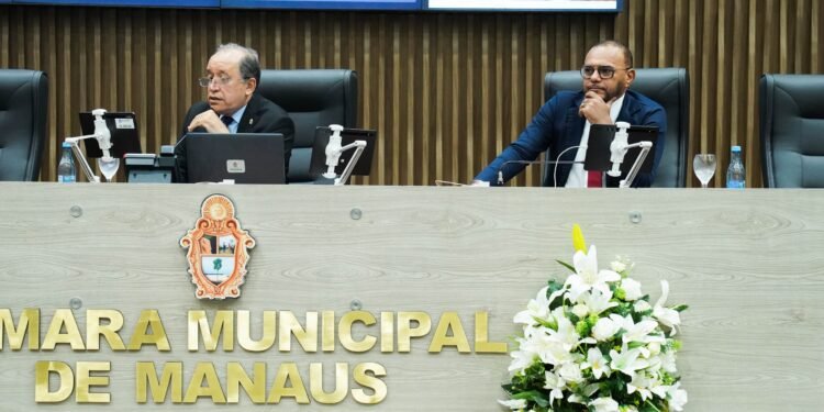 CMM debate prevenção ao câncer de mama e combate às queimadas durante Grande Expediente