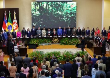 Presidente e vice-presidente do TCE-AM prestigiam recondução de Leda Mara à chefia do MPAM