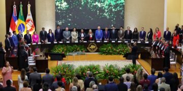 Presidente e vice-presidente do TCE-AM prestigiam recondução de Leda Mara à chefia do MPAM