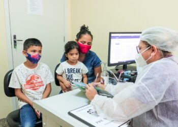 Prefeitura orienta beneficiários do Bolsa Família para acompanhamento de saúde em Manaus