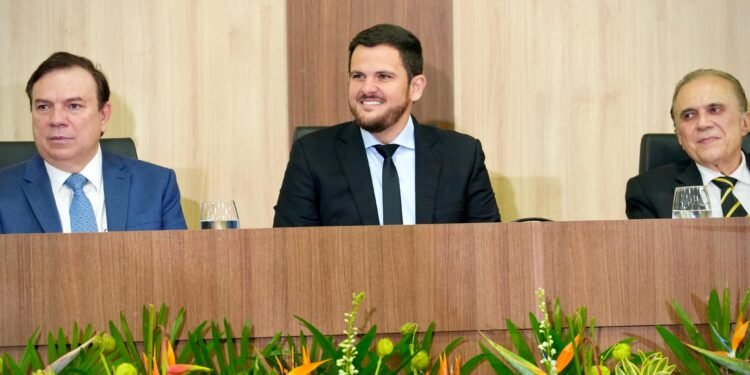 Renato Junior prestigia posse de três novos desembargadores e destaca fortalecimento do Judiciário amazonense