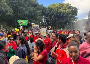 Brasileiros fazem ato em Sydney em apoio a Lula e à democracia