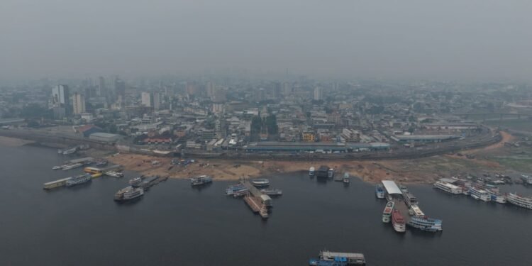 Governo Federal amplia para 16 aeronaves no combate às queimadas que afetam Manaus